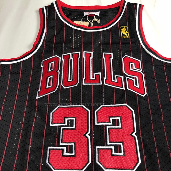 Maglia Chicago Bulls Scottie Pippen NO 33 Mitchell & Ness 1996-97 Nero2